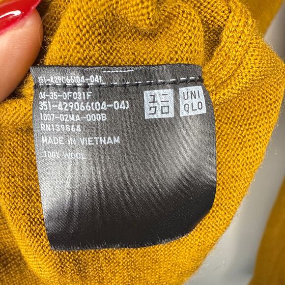 UNIQLO 100% Wool Crew Neck Dark Mustard Medium Sweater Minimalist Classic Chic - Picture 6 of 8
